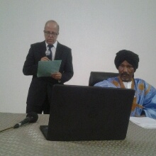 السيد سعيد الجوهري يلقي كلمته مستهلا النشاط (اليسار )، الفنان الحكواتى يحيى ولد الراجل ( يمين)